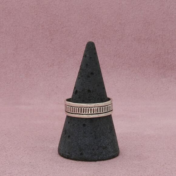 sterling silver vintage hand crafted striped band ring size 9 - Picture 1 of 3